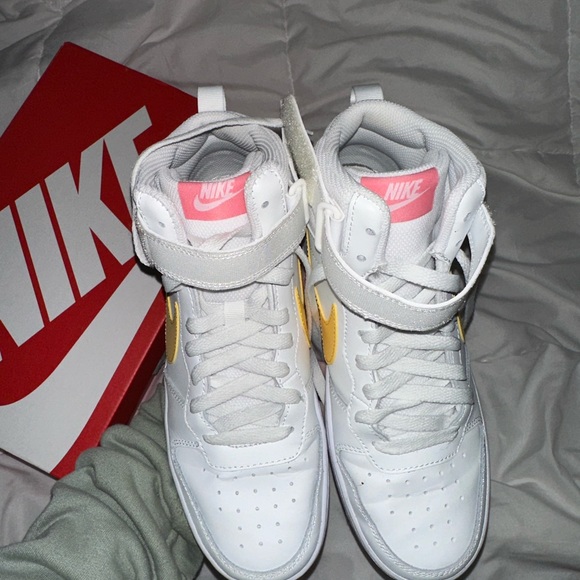 pink and yellow high top nike shoes - Picture 6 of 7